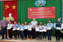 Hội khuyến học tỉnh Đăk Nông trao học bổng tại Cư Jut