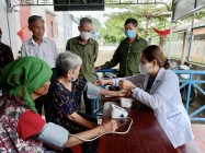 370 người cao tuổi ở thị trấn Eatling được khám sức khỏe định kỳ