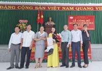 Công bố quyết định kéo dài thời gian giữ chức vụ Giám đốc Trung tâm Y tế
