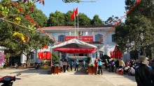 Phiên chợ tết nghĩa tình của Hội LHPN xã EaPô
