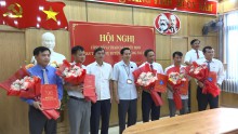 Tổ chức hội nghị công bố và trao quyết định về công tác cán bộ
