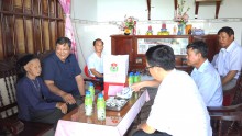 Lãnh đạo tỉnh thăm hỏi, tặng quà gia đình chính sách, người có công tại huyện Cư Jút