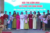 Sôi nổi Hội thi cắm hoa và giao lưu văn nghệ