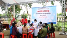 Bệnh xá Công an tỉnh khám bệnh, cấp phát thuốc miễn phí cho hộ nghèo  ở xã EaPô
