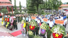 Viếng nghĩa trang liệt sĩ nhân dịp kỷ niệm 77 năm ngày Thương binh Liệt sỹ 27/7