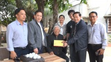 Bí thư Huyện uỷ Cư Jút - thăm, chúc tết các gia đình chính sách và  các đơn vị trực tết Ất Tỵ 2025