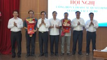 Trao quyết định nghỉ hưu theo Nghị định số 178 của Chính phủ
