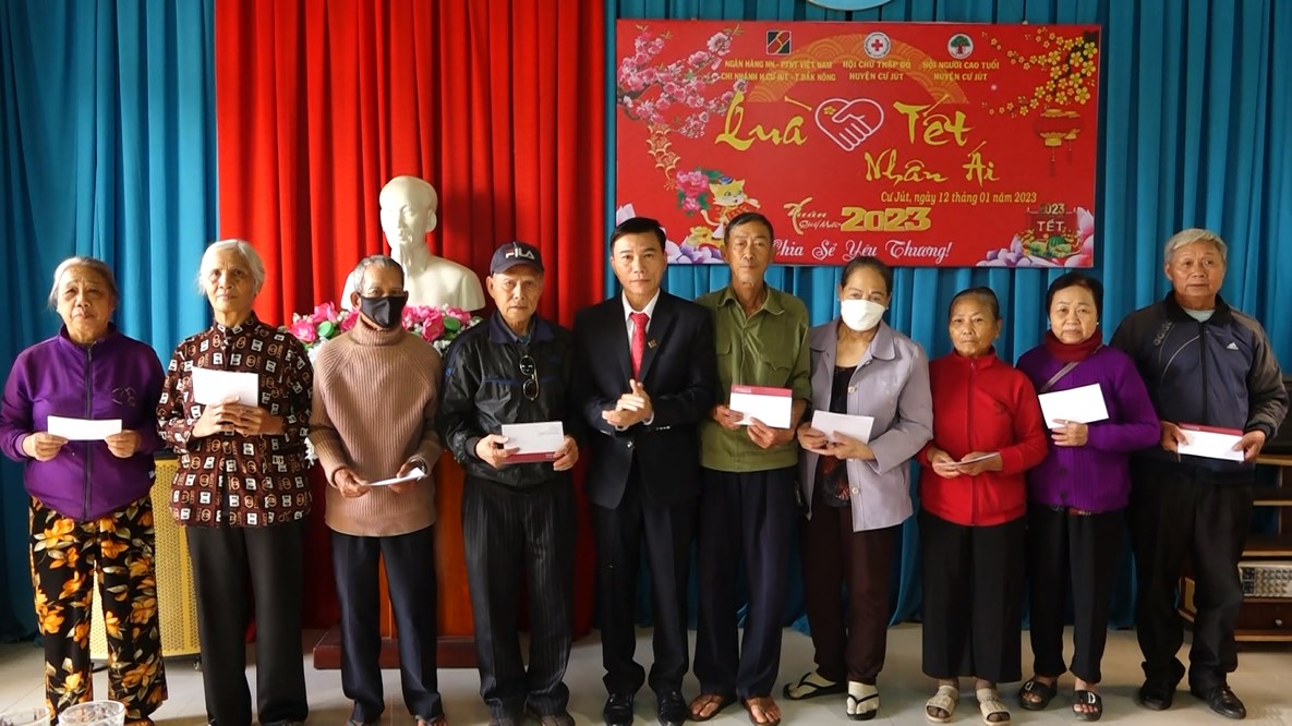 tang qua cao tuoi