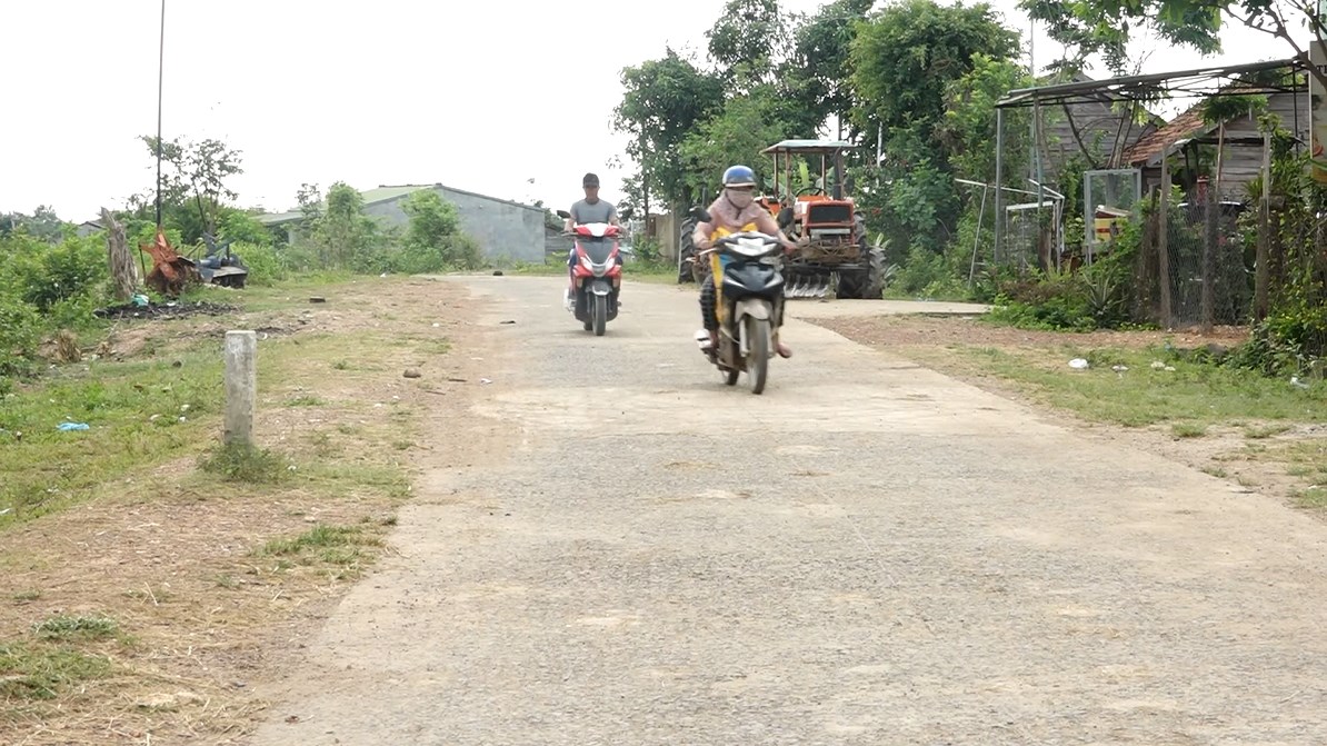 nguoi dan di lai van chuyen hang hoa de dang nho duong gtnt