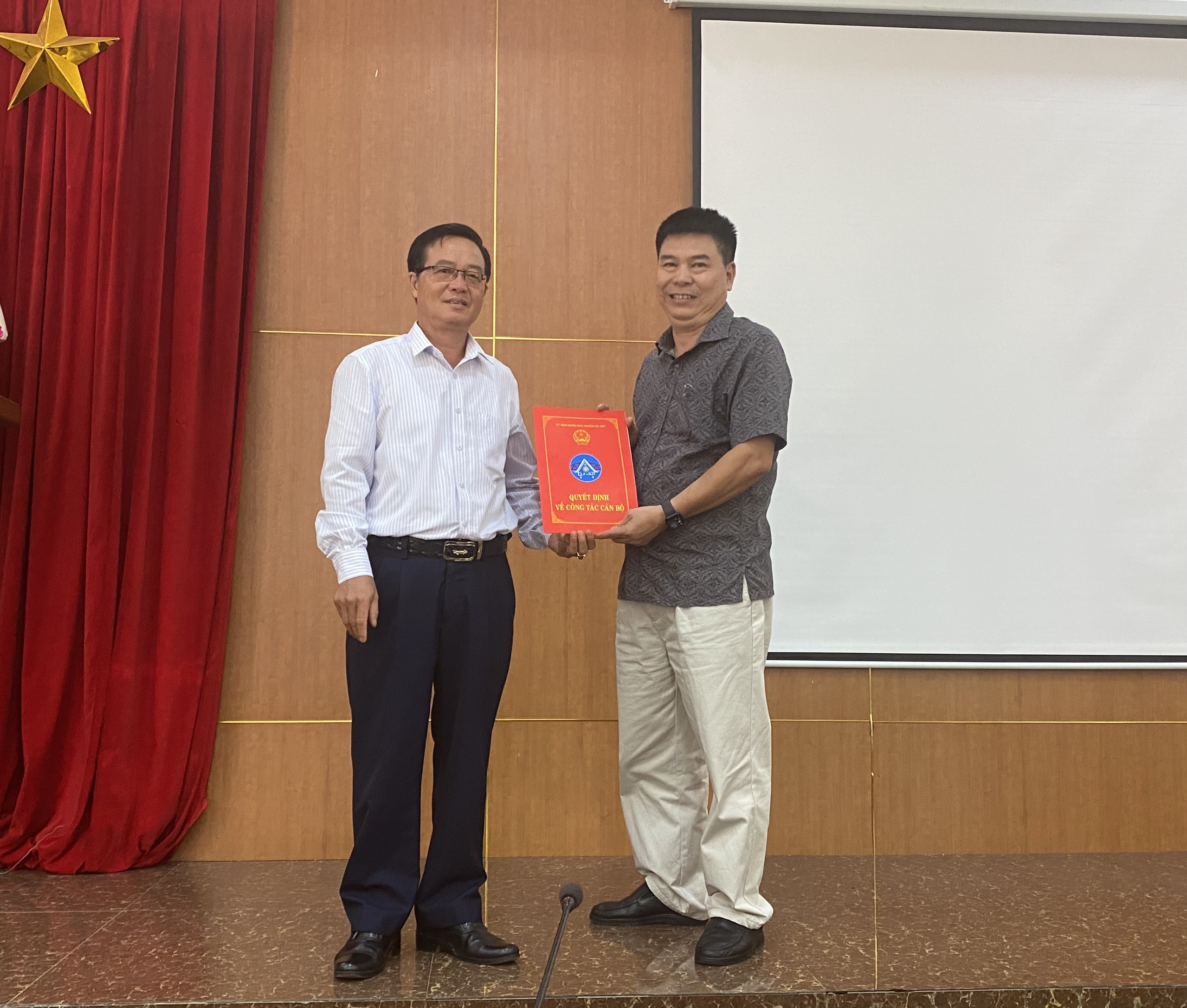 Đồng chí Nguyễn Ngọc Thạch, Trưởng phòng  VTTT huyện