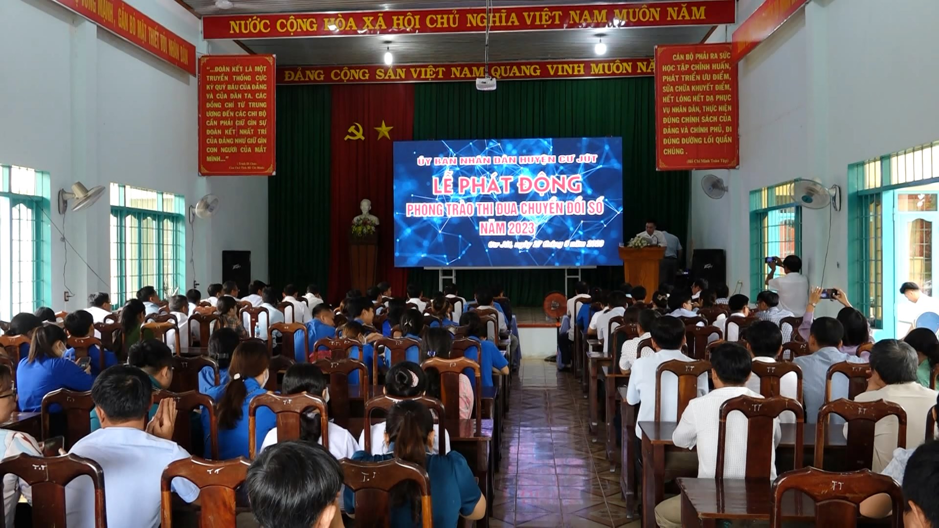 le phat dong chuyen doi so 2023
