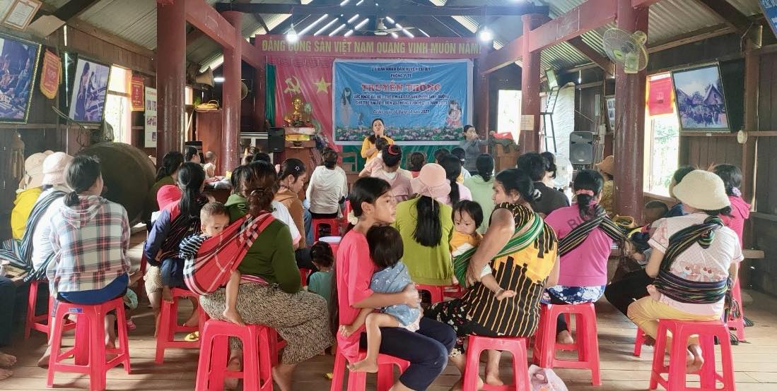 hinh 1 truyen thong suc khoe cham soc cho ba me co tre suy dinh duong