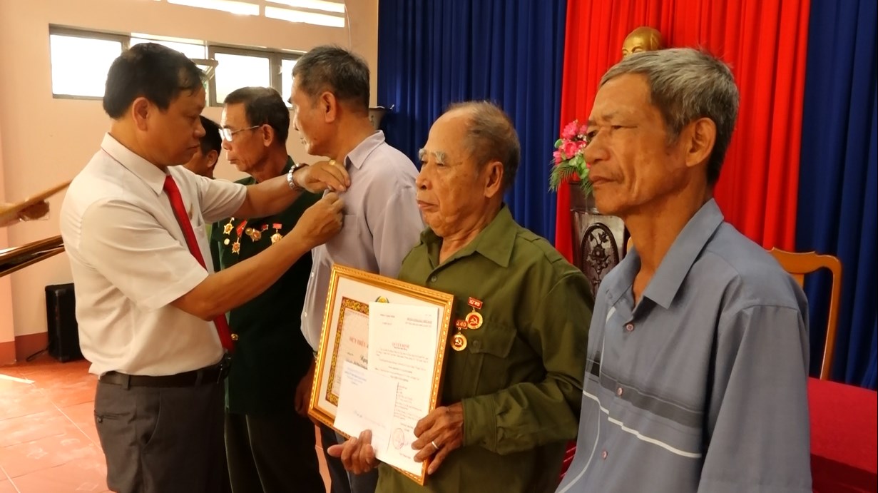 trao huy hieu 1