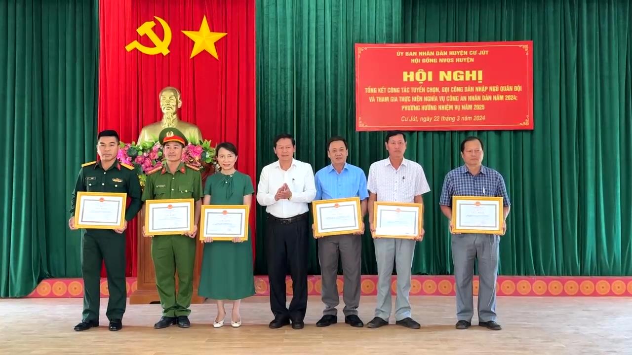 khen tuyen quan8
