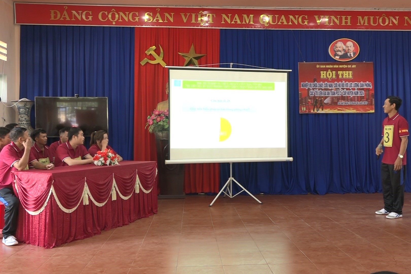 cac doi tham gia phan thi ly thuyet hoi dap ve kien thuc pccc va cnch