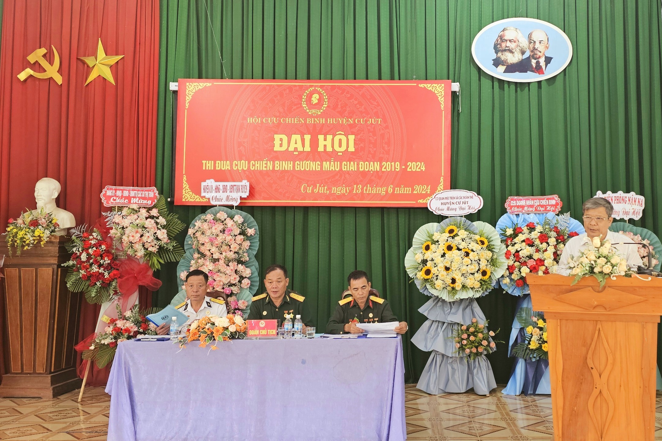 dong chi vo ngoc anh pho bi thu thuong truc huyen uy cu jut phat bieu chi dao tai dai hoi