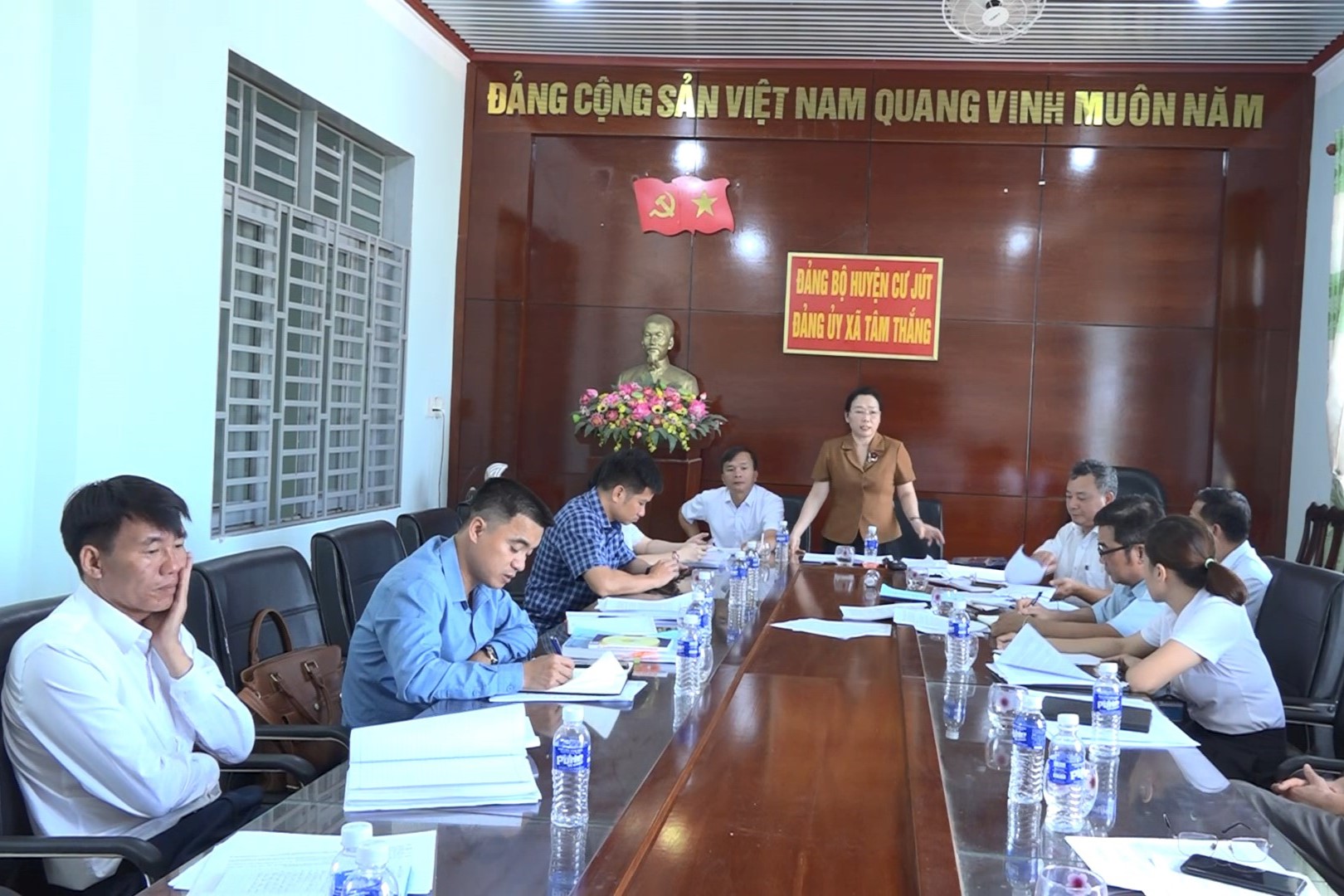 ba mai thi xuan trung tuv pho chu tich hdnd tinh de nghi thoi gian toi cac so nganh cua tinh va huyen huong dan co nhung giai phap cu the de khac phuc cac kho khan vuong mac trong qua trinh thuc hien tai dia phuong
