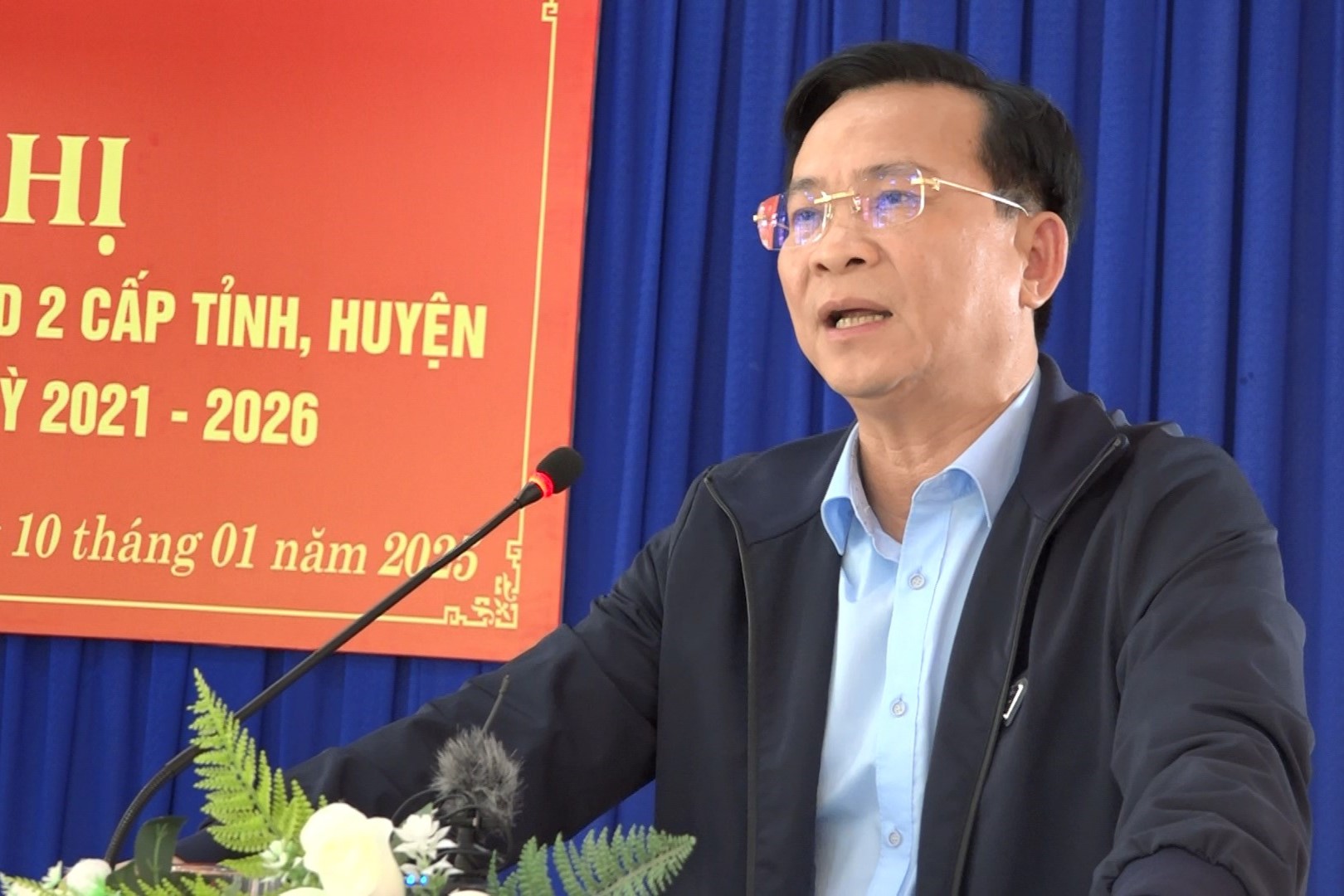 dong chi ho van muoi pho bi thu tinh uy chu tich ubnd tinh dak nong phat bieu tai buoi tiep xuc cu tri tai huyen cu jut
