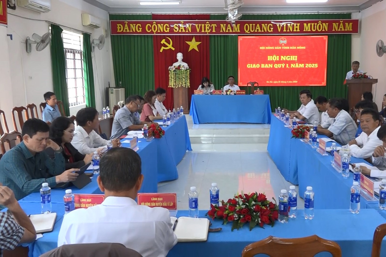 hoi nd cac huyen thanh pho tham du hoi nghi