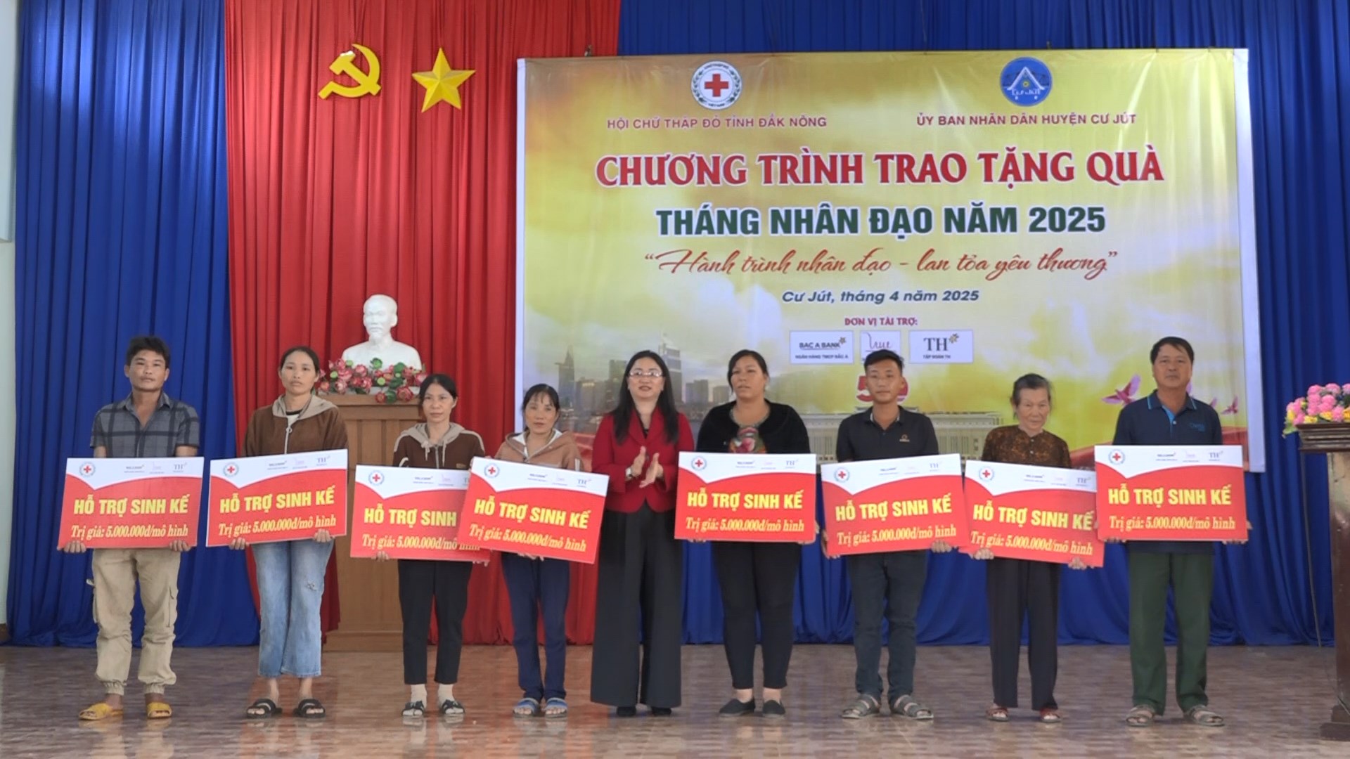 ho tro sinh ke cho 28 ho gia dinh ngheo can ngheo