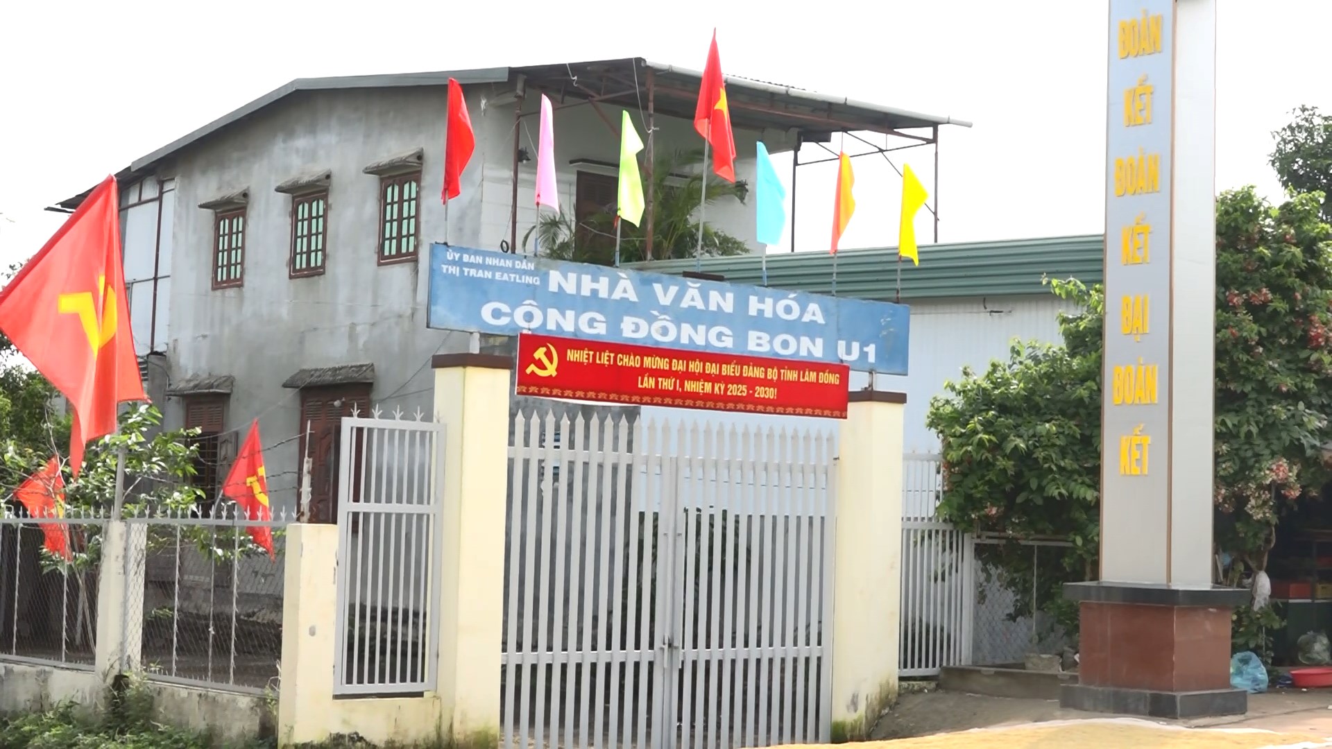 cac thon buon bon xa cu jut treo co chao mung dai hoi dang bo tinh lam dong lan thu 1 nhiem ky 2025 2030